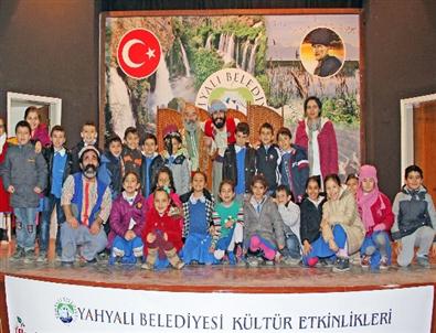 Yahyalı'da 'ibiş Maceraları'Adlı Tiyatro Oyunu Öğrencilere Neşeli Anlar Yaşattı