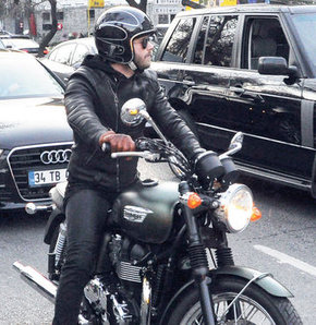 Kıvanç Tatlıtuğ yeni motor aldı