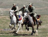 KIRGIZ TÜRKLERİ - At sırtında PKK'ya karşı savaşıyorlar!