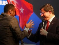 DAVOS ZİRVESİ - Davutoğlu’na Somalilerden jest