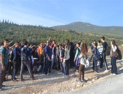 Milas'ta Öğrenciler Sınav Stresini Azaltmak İçin Doğa Yürüyüşün Yaptı