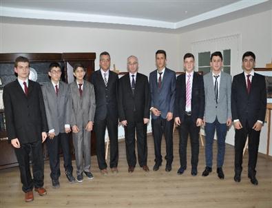 (özel Haber) Müftünün Elini Öpüp Umre Yoluna Koyuldular