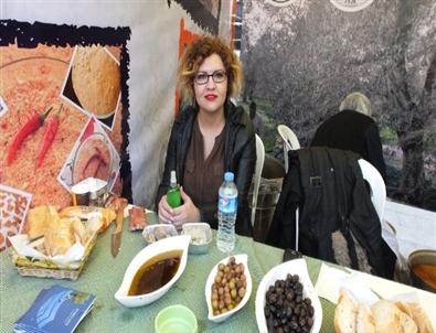 Burhaniye’de Tarhana Çorbası Festival İkramı Oldu