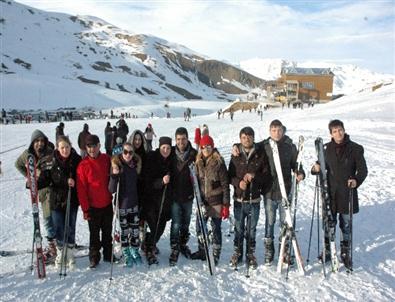 (özel Haber) Kayak Merkezi İlk Yabancı Misafirlerini Ağırladı