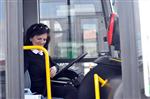 ELMALıK - Kadın Otobüs Şoförü Erkeklere Taş Çıkartıyor