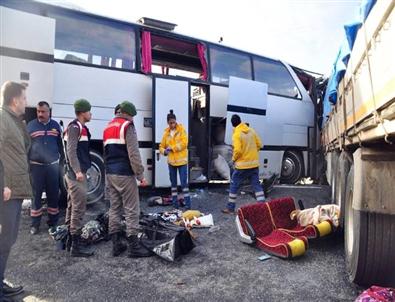 Antalya Gazipaşa'da Tır İle Otobüs Kaza Yaptı: 5 Ölü 30 Yaralı