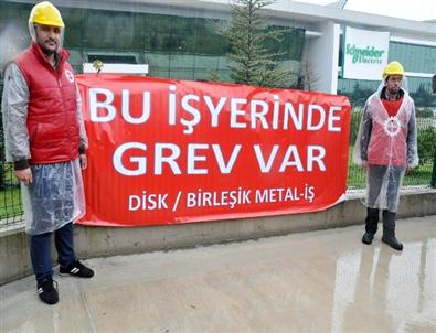 Yağmur Altında Grev