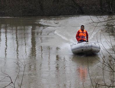 Kayıktan Nehre Düşen Avcı Suda Kayboldu