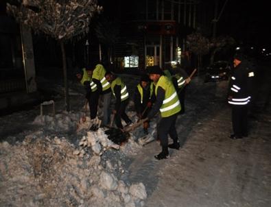 Özalp Belediyesinden Karla Mücadele Çalışmaları