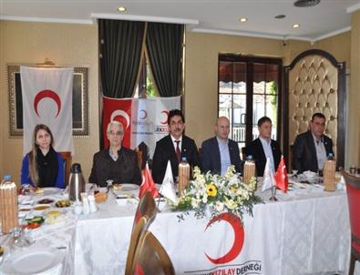 Serdivan Kızılay Şubesi Muhtarlarla Buluştu