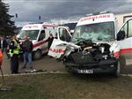 AMBULANS ŞOFÖRÜ - Bolu’da Hasta Taşıyan Ambulans, Traktörle Çarpıştı
