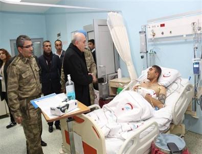 Şırnak Valisi İpek, Yaralı Askeri Ziyaret Etti