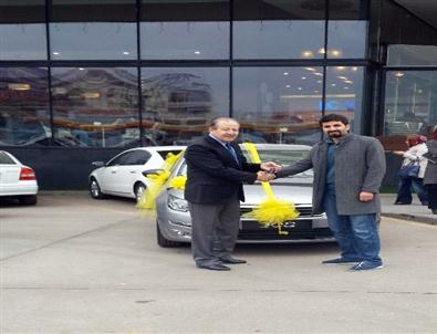 Talihli Arabayı Teslim Aldı