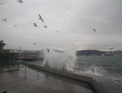 Dev Dalgalar Vapurları Beşik Gibi Salladı