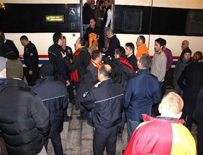 Galatasaray Taraftarları Yht’yi Durdurdu