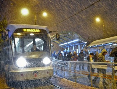 Meteoroloji'nin uyardığı kar yağışı başladı!
