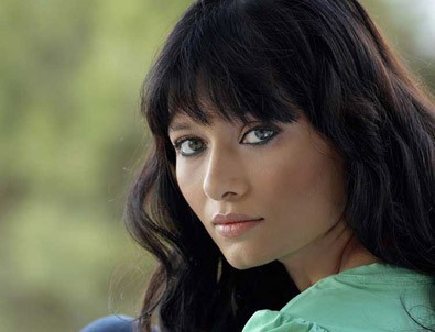 Nurgül Yeşilçay: Gözlerime kolonya kullanıyorum