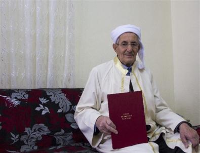 (özel Haber) 82 Yaşında Dört Dilde Kitap Yazdı