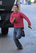 KARNABAHAR - Çöpte Bulduğu İki Adet Salatalık, Suriyeli Çocuğu Böyle Sevindirdi