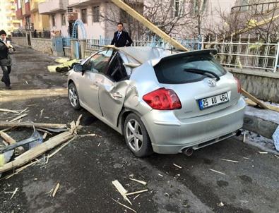 Erzurum’da Fırtına Hayatı Felç Etti