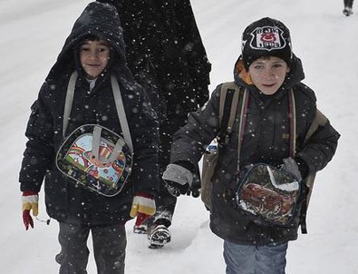 İstanbul'da eğitime kar engeli