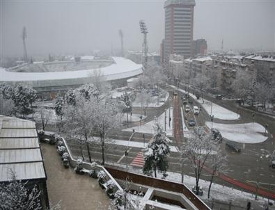 Kar Bursa’yı Esir Aldı, Zincirsiz Araçlar Yolda Kaldı
