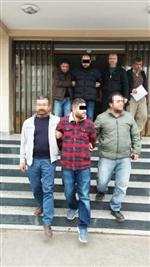 Polisi Görünce Kaçan Hırsızlık Şüphelileri Yakalandı