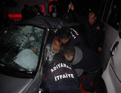 Yolcu Minibüsü İle Otomobil Çarpıştı Açıklaması