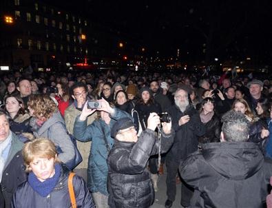 Fransa’da Binlerce Kişi 'charlie Hebdo'Saldırısını Protesto Etti