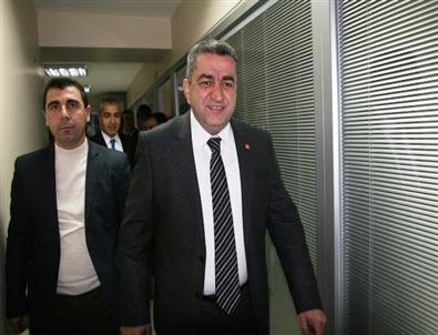 İzmir'de Chp Yönetimi Başkanla Kucaklaştı