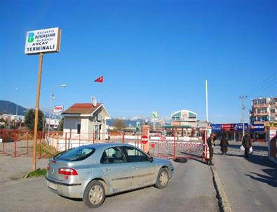 Otogar Demir Parmaklıklarla İkiye Bölündü