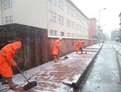 Saltukova’da Kar Temizleme Çalışmaları