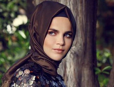 Tuğçe Kazaz'dan Hıncal Uluç'a çok sert sözler