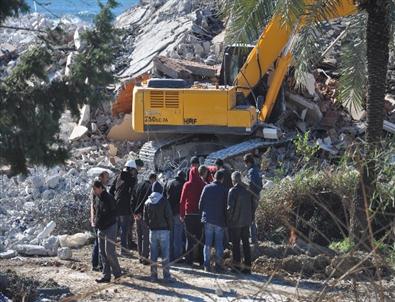 Vinçle Yıkımını Yaptığı Bina Üzerine Çöktü