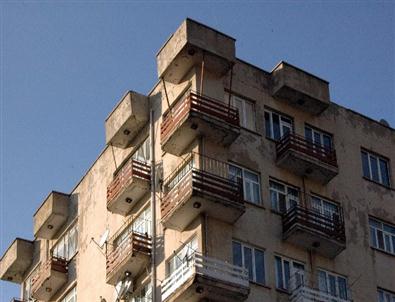 56 Evler Binası Vatandaşı Korkutuyor