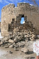 SELÇUKLULAR - Karaman Kalesinin Surlarından Biri Kısmen Yıkıldı