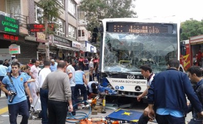 Başkentte Otobüs Belediye Durağına Daldı