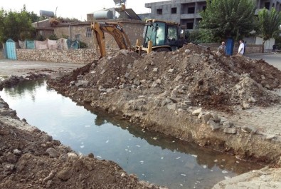 Dargeçit'te Hendek Kazan Teröristler İle Polis Arasında Çatışma