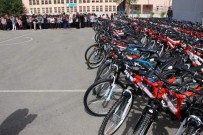Manisa'da 230 Öğrenciye Bisiklet Dağıtıldı