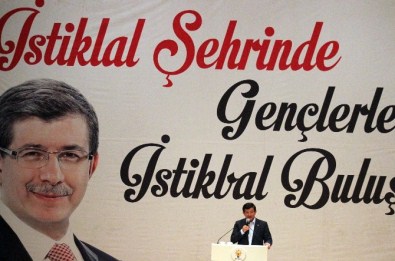 Başbakan Davutoğlu Geçlerle Buluştu