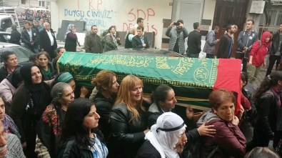Ankara'da Hayatını Kaybeden Tüylü, Kadınların Omzunda Son Yolculuğuna Uğurlandı
