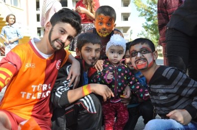 Bakım Ve Koruma Altındaki Çocuklara Kardeş Eli Uzatıldı