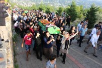 BELEDİYE MEZARLIĞI - Ankara'daki Patlamada Ölen 2 Vatandaş Alanya'da Toprağa Verildi