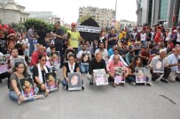 SIYAH ÇELENK - Ankara'daki Saldırı, Mersin'de Düzenlenen Yürüyüşle Protesto Edildi