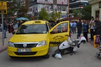 TAKSİ DURAĞI - Elektrikli Bisiklet Park Halindeki Taksiye Çarptı Açıklaması 2 Yaralı