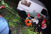 Ereğli'de Kargo Minibüsü Dereye Uçtu Açıklaması 1 Yaralı