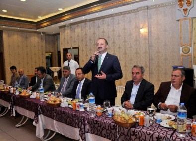 Mamak Belediye Başkanı Akgül, Muhtarlarla Bir Araya Geldi