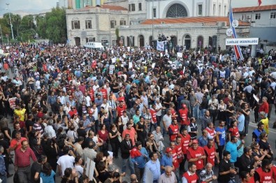 Ankara'daki Patlamada Ölenler İçin Gar'da Anma