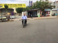 BELEDIYE OTOBÜSÜ - Başkan Kutlu, Bu Kez De Motosiklet Kullandı