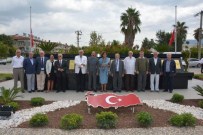 EMEKLİ BÜYÜKELÇİ - Emekli Büyükelçilerden Başkan Saatcı Ve Saygı Anıtına Ziyaret